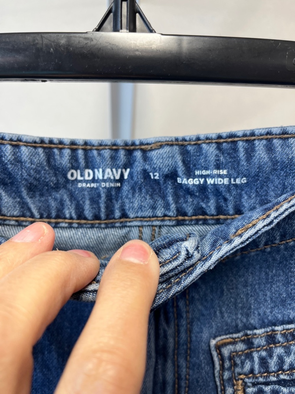 Old Navy Women’s Relaxed Baggy Wide-Leg Jeans in Medium Blue 12 - Picture 2 of 4